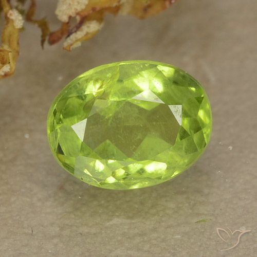 1.15ct طبيعي أخضر حيوى فاتح زبرجد, بيضوي, قليلا جدا