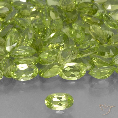 0.24ct طبيعي أخضر متوسط زبرجد, بيضوي, VVS-VS