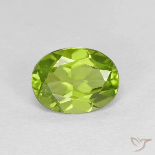 1.36ct طبيعي أخضر حيوي زبرجد, بيضوي, قليلا جدا