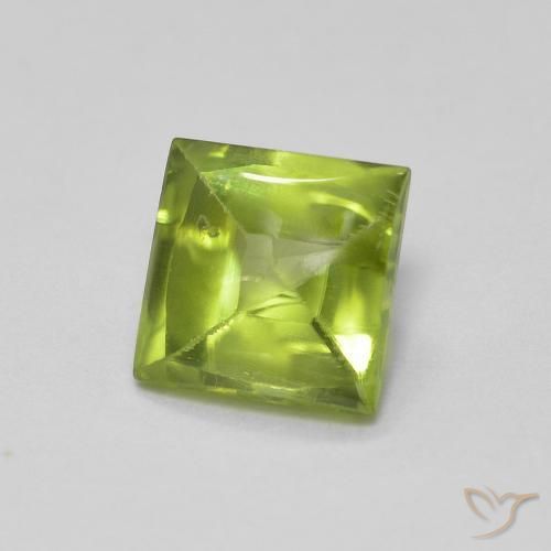 0.77ct طبيعي أخضر حيوي زبرجد, مربع, شفاف