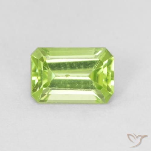 0.62ct طبيعي أخضر حيوى فاتح زبرجد, قص الزمرد, قليلا جدا