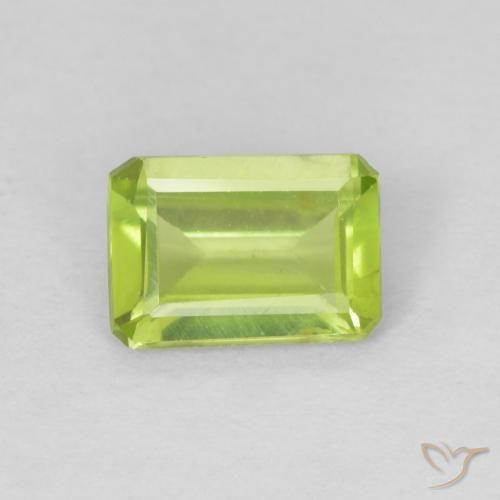 0.81ct طبيعي أخضر متوسط زبرجد, قص الزمرد, قليلا جدا
