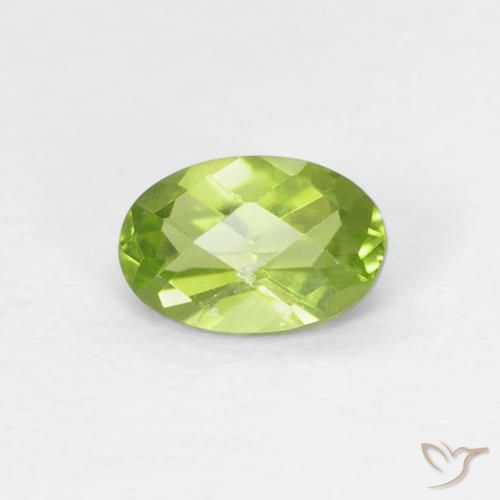 0.57ct طبيعي اخضر زاهى زبرجد, بيضوي, قليلا جدا