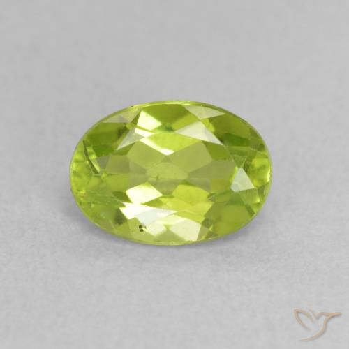 0.95ct طبيعي أخضر متوسط زبرجد, بيضوي, قليلا جدا