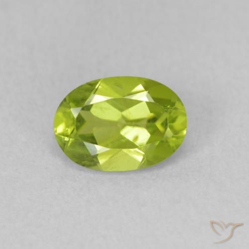 0.92ct طبيعي أخضر مصفر زبرجد, بيضوي, VVS-VS