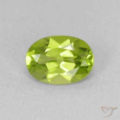 0.95ct طبيعي أخضر متوسط زبرجد, بيضوي, VVS-VS