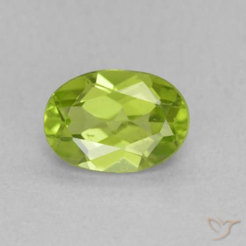 0.92ct طبيعي أخضر متوسط زبرجد, بيضوي, قليلا جدا