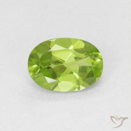 0.90ct طبيعي أخضر مصفر زبرجد, بيضوي, قليلا جدا