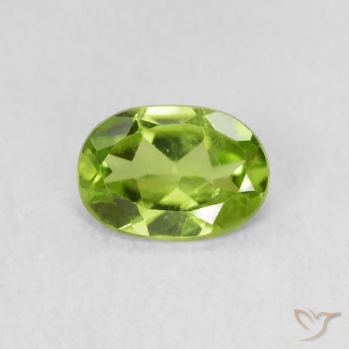 0.76ct طبيعي أخضر متوسط زبرجد, بيضوي, قليلا جدا