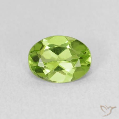 0.73ct طبيعي أخضر متوسط زبرجد, بيضوي, قليلا جدا