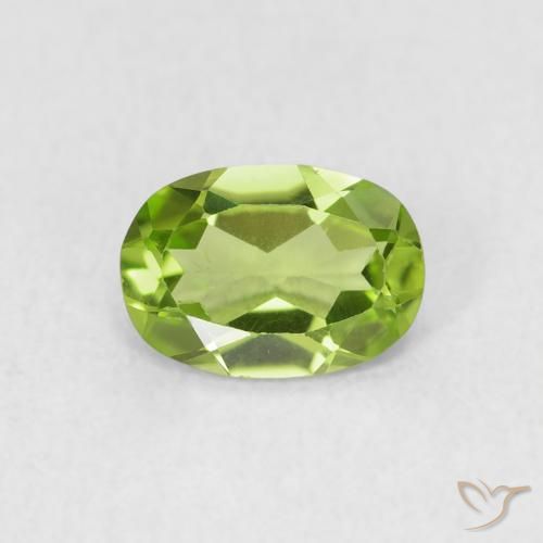 0.76ct طبيعي أخضر متوسط زبرجد, بيضوي, قليلا جدا