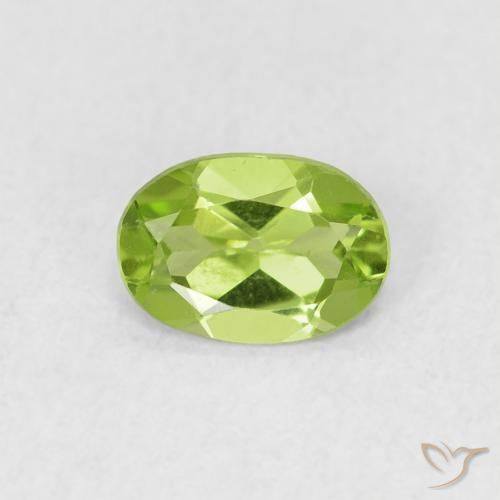 0.71ct طبيعي أخضر متوسط زبرجد, بيضوي, قليلا جدا