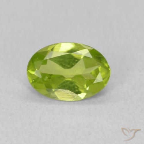 0.74ct طبيعي أخضر متوسط زبرجد, بيضوي, قليلا جدا