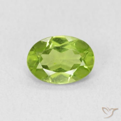 0.90ct طبيعي أخضر متوسط زبرجد, بيضوي, قليلا جدا