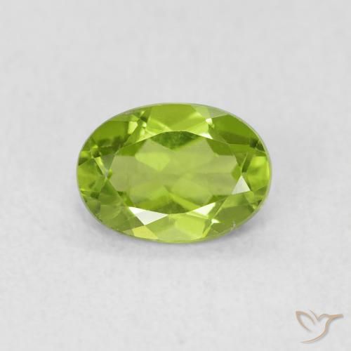 0.92ct طبيعي أخضر حيوي زبرجد, بيضوي, قليلا جدا