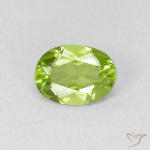 0.92ct طبيعي أخضر متوسط زبرجد, بيضوي, قليلا جدا