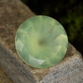 بريهنيت طبيعي بلون أخضر، وزن ‎8.70‎ قيراط، شكل دائري، مقاس ‎13.95‎ مم