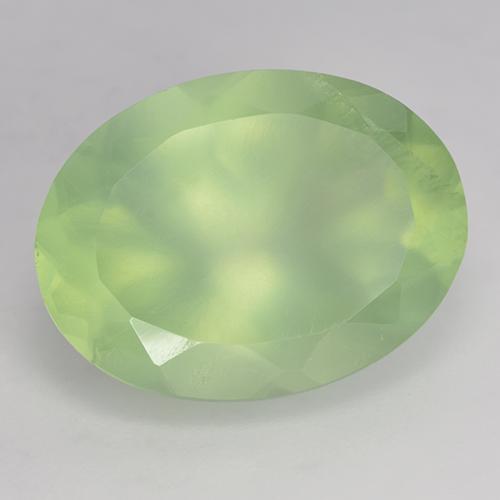بريهنيت طبيعي بلون Medium Green ، وزن ‎8.98‎ قيراط، شكل بيضاوى، مقاس ‎15.9x12‎ مم