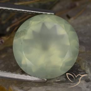 بريهنيت طبيعي بلون Light Green ، وزن ‎5.76‎ قيراط، شكل دائري، مقاس ‎12.02‎ مم