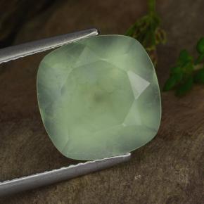 بريهنيت طبيعي بلون Light Pear Green ، وزن ‎6.67‎ قيراط، شكل قطع وسادة، مقاس ‎11.9x11.9‎ مم
