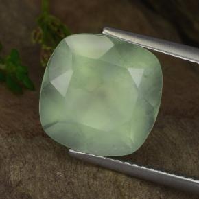 بريهنيت طبيعي بلون Light Pear Green ، وزن ‎6.67‎ قيراط، شكل قطع وسادة، مقاس ‎11.9x11.9‎ مم