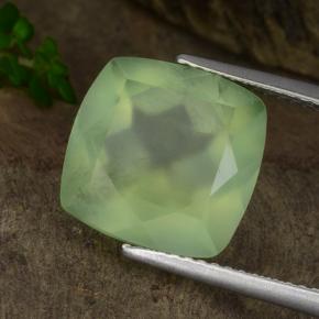 بريهنيت طبيعي بلون Pale Pear Green ، وزن ‎7.15‎ قيراط، شكل شفاف، مقاس ‎12x11.9‎ مم