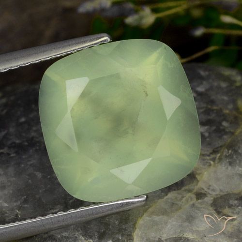بريهنيت Pale Pear Green  طبيعي، وسادة، 6.97 قيراط، نصف شفاف
