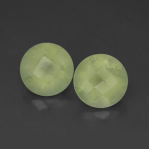بريهنيت طبيعي بلون Lime Green ، وزن ‎3.78‎ قيراط، شكل شفاف، مقاس ‎7.93‎ مم