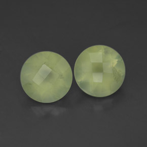 بريهنيت طبيعي بلون Lime Green ، وزن ‎3.78‎ قيراط، شكل شفاف، مقاس ‎7.93‎ مم