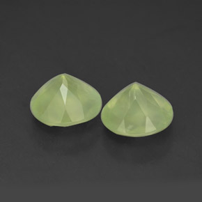 بريهنيت طبيعي بلون Lime Green ، وزن ‎3.78‎ قيراط، شكل شفاف، مقاس ‎7.93‎ مم