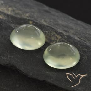 أحجار بريهنيت Olive Green  طبيعية، بيضوي، شفاف، وزنها 1.99 قيراط