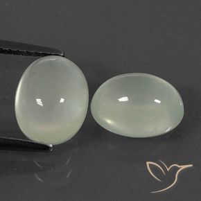 أحجار بريهنيت Olive Green  طبيعية، بيضوي، شفاف / نصف شفاف، وزنها 5.18 قيراط