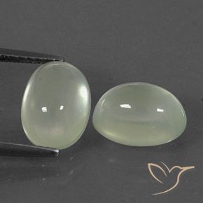 أحجار بريهنيت Olive Green  طبيعية، بيضوي، شفاف / نصف شفاف، وزنها 5.25 قيراط
