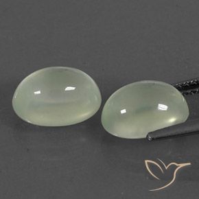 أحجار بريهنيت Olive Green  طبيعية، بيضوي، شفاف / نصف شفاف، وزنها 5.25 قيراط