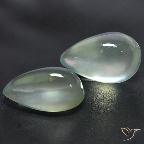 أحجار بريهنيت Light Yellow Green  طبيعية، شكل الكمثرى، شفاف، وزنها 6.55 قيراط