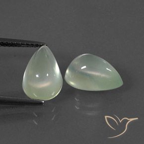 أحجار بريهنيت Light Pear Green  طبيعية، شكل الكمثرى، شفاف، وزنها 5.93 قيراط