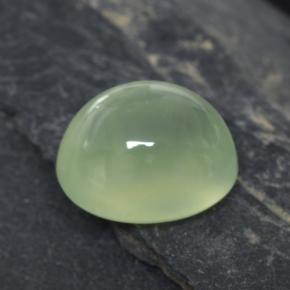 بريهنيت طبيعي بلون Light Yellow Green ، وزن ‎2.90‎ قيراط، شكل بيضاوى، مقاس ‎8.9x7.3‎ مم