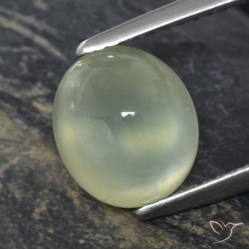 2.77ct طبيعي Pale Pear Green  بريهنيت, بيضوي, شفاف