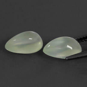 أحجار بريهنيت أخضر طبيعية، شفاف، شفاف / نصف شفاف، وزنها  قيراط