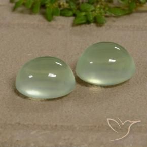 أحجار بريهنيت Yellow Green  طبيعية، بيضوي، نصف شفاف، وزنها 5.20 قيراط