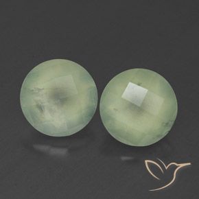بريهنيت طبيعي بلون Light Green ، وزن ‎3.90‎ قيراط، شكل شفاف، مقاس ‎7.86‎ مم