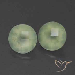 بريهنيت طبيعي بلون Light Green ، وزن ‎3.90‎ قيراط، شكل شفاف، مقاس ‎7.86‎ مم