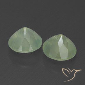 بريهنيت طبيعي بلون Light Green ، وزن ‎3.90‎ قيراط، شكل شفاف، مقاس ‎7.86‎ مم