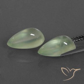 أحجار بريهنيت Pale Yellowish Green    طبيعية، شكل الكمثرى، شفاف / نصف شفاف، وزنها 6.20 قيراط