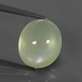 بريهنيت طبيعي بلون Pale Pear Green ، وزن ‎4.97‎ قيراط، شكل شفاف، مقاس ‎11x9.4‎ مم
