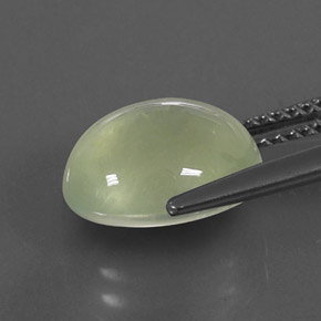 بريهنيت طبيعي بلون Pale Pear Green ، وزن ‎4.97‎ قيراط، شكل شفاف، مقاس ‎11x9.4‎ مم