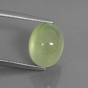 بريهنيت طبيعي بلون Pale Pear Green ، وزن ‎4.46‎ قيراط، شكل شفاف، مقاس ‎10.5x8.1‎ مم