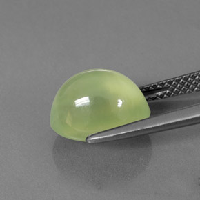 بريهنيت طبيعي بلون Pale Pear Green ، وزن ‎4.46‎ قيراط، شكل شفاف، مقاس ‎10.5x8.1‎ مم