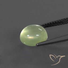 بريهنيت Lime Green  طبيعي، بيضوي، 3.21 قيراط، شفاف / نصف شفاف