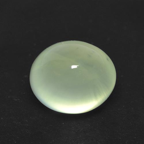 بريهنيت طبيعي بلون Pale Yellowish Green   ، وزن ‎2.08‎ قيراط، شكل بيضاوى، مقاس ‎8.6x7‎ مم